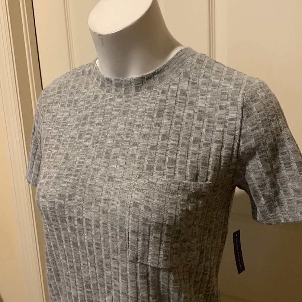BP Claudia gray crop top front pocket. NWT. M - Picture 3 of 9